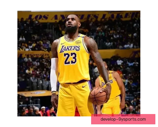 湖人队新赛季迎来核心阵容调整詹姆斯状态回暖助力争冠